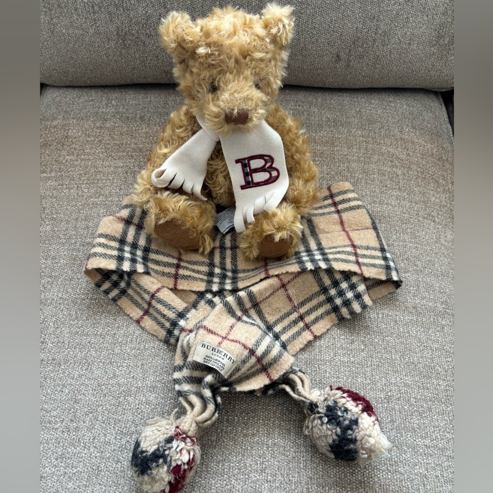 ✨BURBERRY London NovaCheck 100% Lambswool PomPom End Scarf & Bear Bundle
